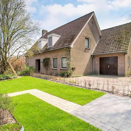 Steenenburg Zicht Holiday home *